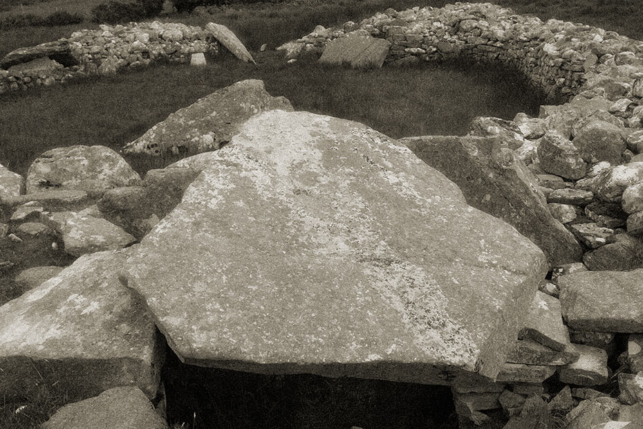 Cloghanmore court Tomb