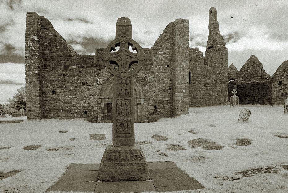 Cross of the Scriptures, Clonmacnoise monastic settlement
