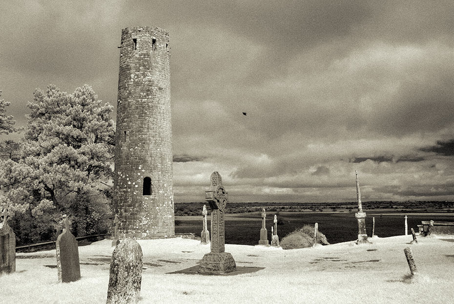 Round Tower, Clonmacnoise monastic settlement
