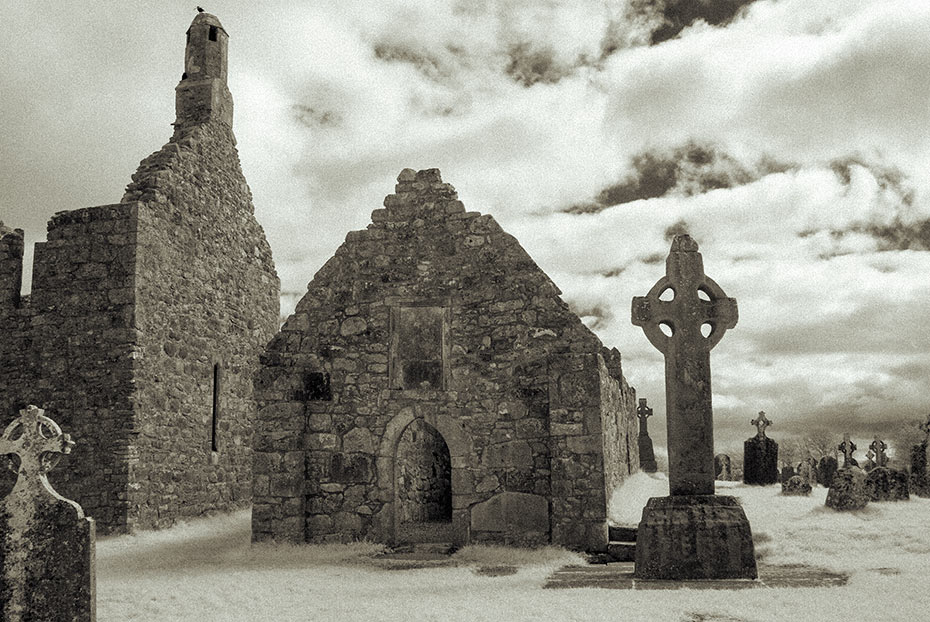 South Cross and Temple Dowling, Clonmacnoise monastic settlement