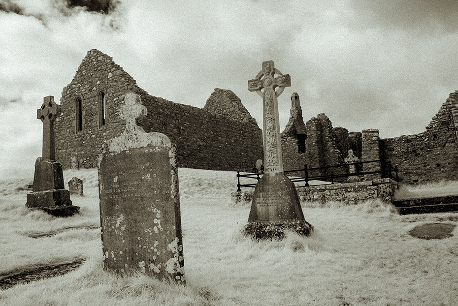 clonmacnoise-monastic-ruins-7