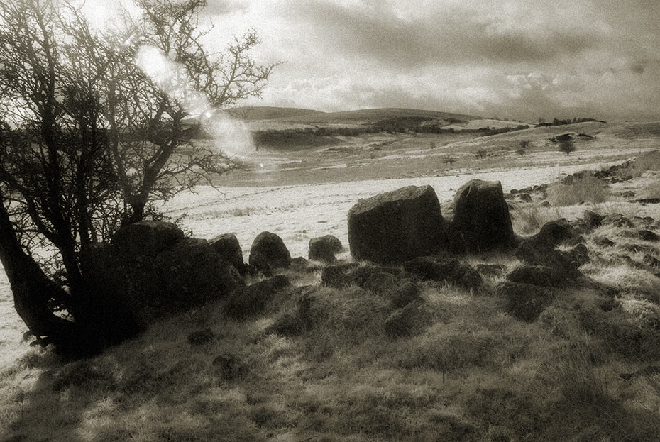 The Hanging Thorn Cairn, Ballyutoag