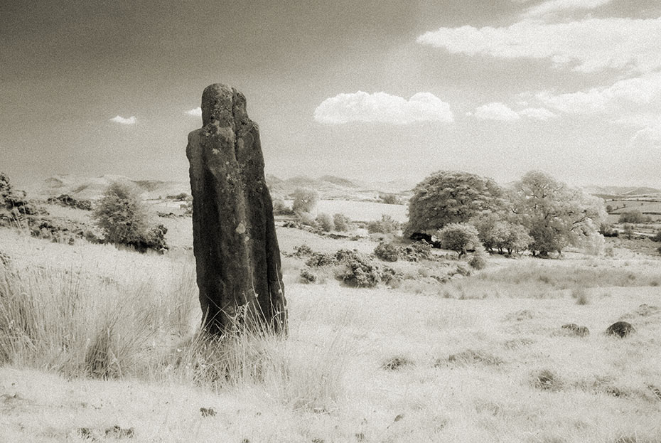 legananny-standing-stone-1