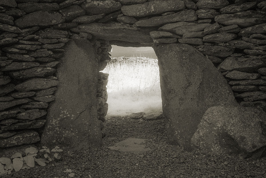 Clochán Mór Beehive Huts enterance