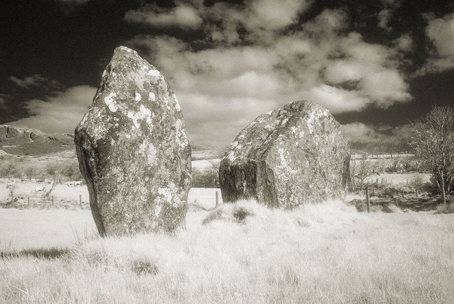 Barnes Lower Standing Stone Pair contre-jour